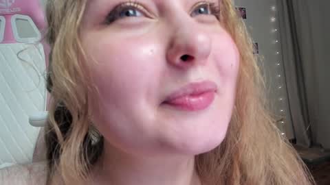 Snapshot of teeencutee chatting on 2, 2, 2025 Monika --------------2 stream 700 GMT day online show from 2, 2, 2025
