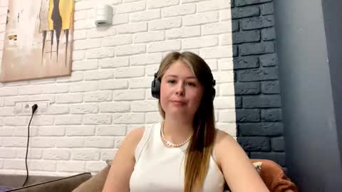 Snapshot of templeholberg chatting on 13, 3, 2026 Lana online show from 13, 3, 2026