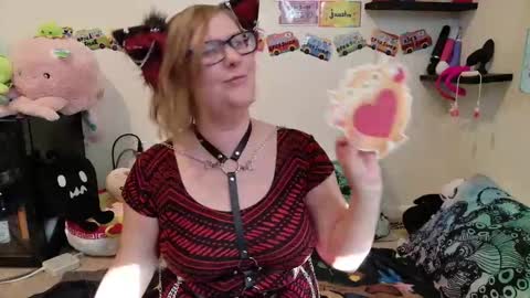 Snapshot of ten_tickle_pixie chatting on 2, 2, 2026 Pixie and Tentacle Overlord online show from 2, 2, 2026