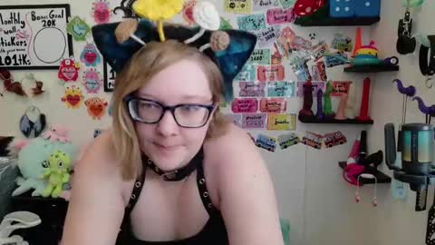 Snapshot of ten_tickle_pixie chatting on 18, 2, 2026 Pixie and Tentacle Overlord online show from 18, 2, 2026