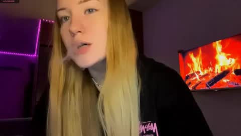 Snapshot of teneshaalthiser chatting on 11, 4, 2026 Hello My name is Ida I will be very glad to see you 3 online show from 11, 4, 2026