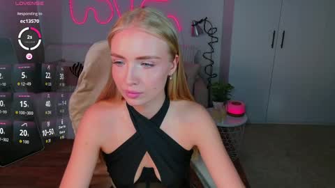 Snapshot of tessahamilton chatting on 27, 5, 2026 TessaHamilton online show from 27, 5, 2026