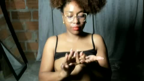 Snapshot of thaimy_ chatting on 7, 7, 2026 thaimy_ online show from 7, 7, 2026