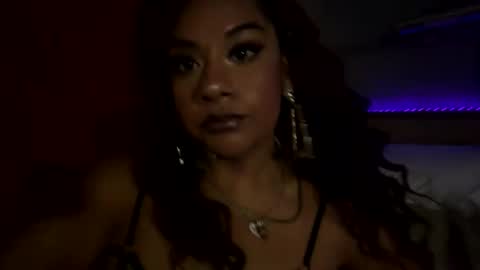 thatonegirlfromtx online show from 24, 5, 2026