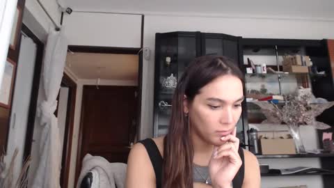 Snapshot of thayanizreal chatting on 1, 2, 2026 thayanizreal online show from 1, 2, 2026