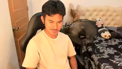Snapshot of the_killian_jones chatting on 25, 7, 2026 ken online show from 25, 7, 2026