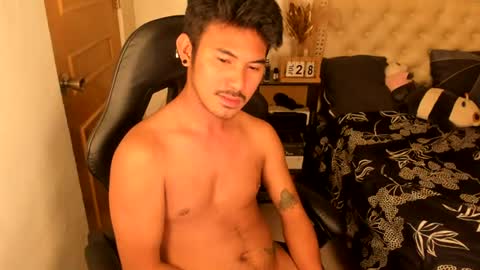 Snapshot of the_killian_jones chatting on 28, 7, 2026 ken online show from 28, 7, 2026