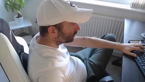 Snapshot of the_sensual_masturwait chatting on 6, 10, 2025 the_sensual_masturwait online show from 6, 10, 2025