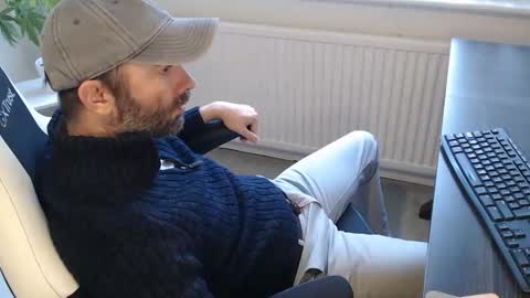 Snapshot of the_sensual_masturwait chatting on 15, 10, 2025 the_sensual_masturwait online show from 15, 10, 2025