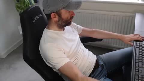 Snapshot of the_sensual_masturwait chatting on 17, 10, 2025 the_sensual_masturwait online show from 17, 10, 2025