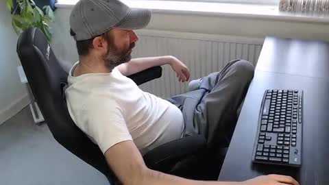 Snapshot of the_sensual_masturwait chatting on 21, 10, 2025 the_sensual_masturwait online show from 21, 10, 2025