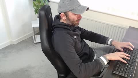 Snapshot of the_sensual_masturwait chatting on 25, 10, 2025 the_sensual_masturwait online show from 25, 10, 2025