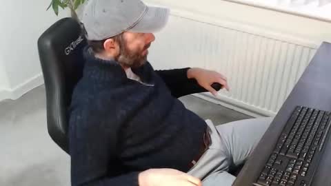 Snapshot of the_sensual_masturwait chatting on 15, 11, 2025 the_sensual_masturwait online show from 15, 11, 2025