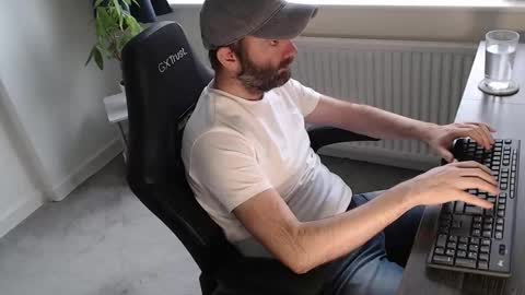 Snapshot of the_sensual_masturwait chatting on 19, 11, 2025 the_sensual_masturwait online show from 19, 11, 2025