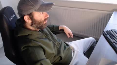 Snapshot of the_sensual_masturwait chatting on 6, 1, 2026 the_sensual_masturwait online show from 6, 1, 2026