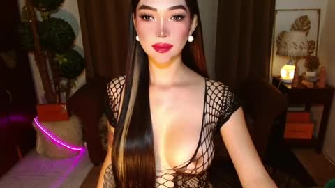 thea_whong online show from 27, 4, 2026