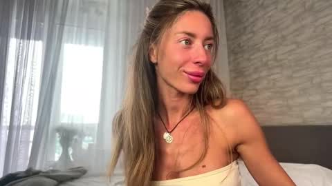 Snapshot of thearte1 chatting on 10, 9, 2025 J online show from 10, 9, 2025