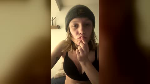 Snapshot of theborderline14 chatting on 8, 2, 2026 theborderline14 online show from 8, 2, 2026