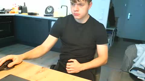 Snapshot of thecuteguy144949 chatting on 1, 11, 2025 thecuteguy144949 online show from 1, 11, 2025