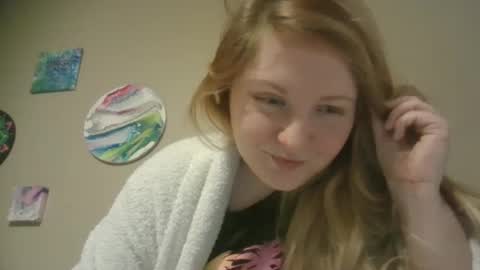 Snapshot of thedancingalien chatting on 7, 1, 2025 Kassandra Grant online show from 7, 1, 2025