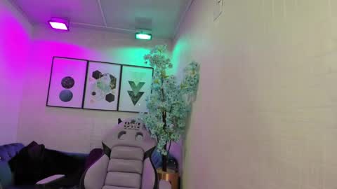 Theia  online show from 20, 4, 2026