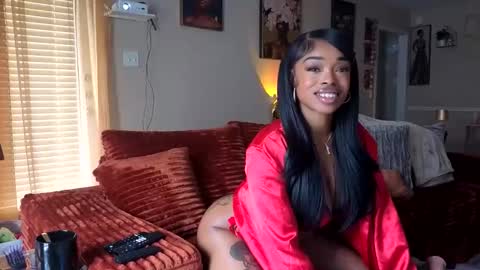 Snapshot of thelovelybrown chatting on 8, 5, 2026 thelovelybrown online show from 8, 5, 2026