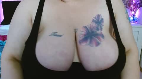 im on randomly so follow to know when im online online show from 16, 1, 2025