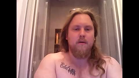 Snapshot of thenewdude1992 chatting on 16, 10, 2025 thenewdude1992 online show from 16, 10, 2025