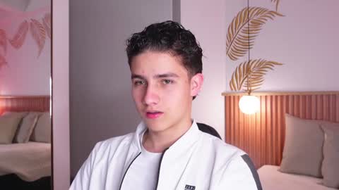 Snapshot of theohawke_ chatting on 2, 2, 2025 THEO- MATEO online show from 2, 2, 2025