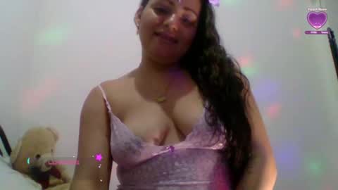 Snapshot of thequeenbella chatting on 22, 9, 2025 bella saritta online show from 22, 9, 2025