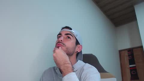 Snapshot of therazhanen chatting on 7, 2, 2026 Santiago Enrique online show from 7, 2, 2026