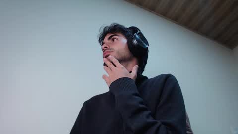 Snapshot of therazhanen chatting on 25, 2, 2026 Santiago Enrique online show from 25, 2, 2026