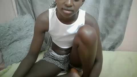 Snapshot of therry_heart chatting on 12, 10, 2025 hearty online show from 12, 10, 2025