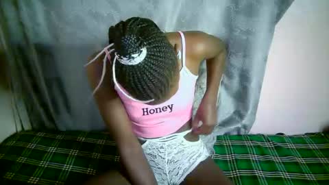 Snapshot of therry_heart chatting on 16, 10, 2025 hearty online show from 16, 10, 2025