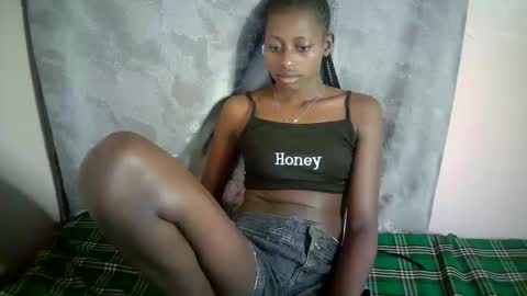 Snapshot of therry_heart chatting on 19, 10, 2025 hearty online show from 19, 10, 2025