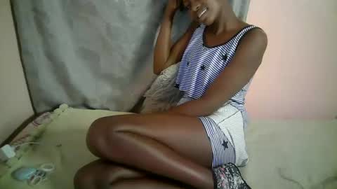 Snapshot of therry_heart chatting on 28, 10, 2025 hearty online show from 28, 10, 2025