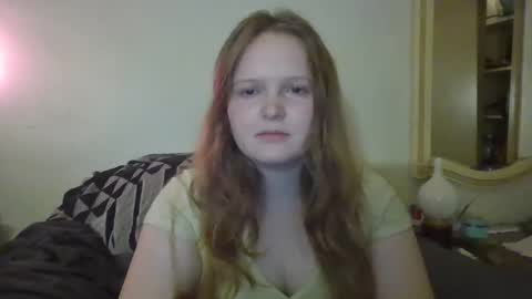 Snapshot of thestrawberrycreme chatting on 19, 12, 2024 thestrawberrycreme online show from 19, 12, 2024