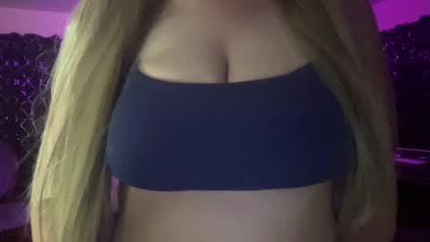 Snapshot of thewildwonderland chatting on 18, 11, 2025 The Wild Wonderland online show from 18, 11, 2025