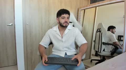 Snapshot of thiago_moretti chatting on 14, 7, 2026 THIAGO online show from 14, 7, 2026