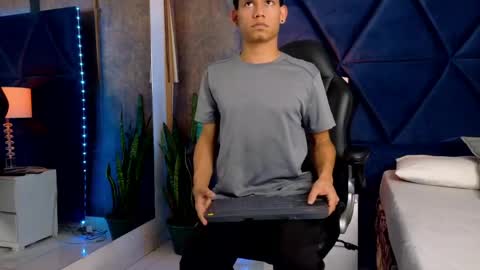 Snapshot of thiagoferrer_ chatting on 24, 5, 2026 T H I A G O online show from 24, 5, 2026