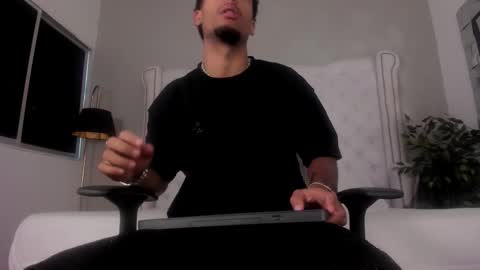 ThiagoFerreti online show from 23, 10, 2025