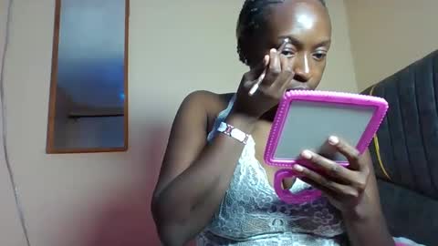 thick_booby83 online show from 9, 4, 2026