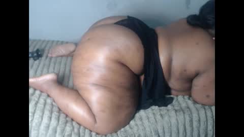 Snapshot of thickassmamie26 chatting on 1, 6, 2026 thickassmamie26 online show from 1, 6, 2026