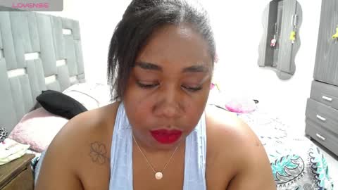 Snapshot of thickebonymilf chatting on 27, 4, 2026 XIOMARA online show from 27, 4, 2026