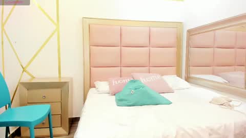 Thifany online show from 9, 1, 2025