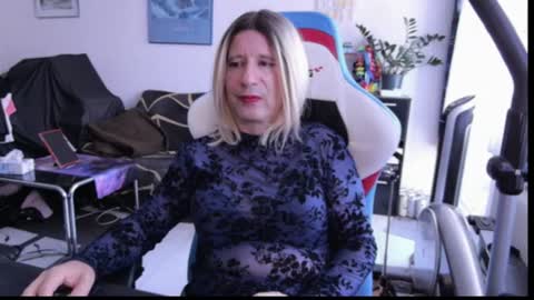 Snapshot of thihold chatting on 2, 8, 2026 thihold online show from 2, 8, 2026