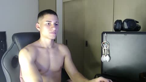 thin_tommy11 online show from 31, 12, 2024