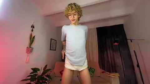 Snapshot of thisisdamiano chatting on 23, 6, 2026 Damiano online show from 23, 6, 2026
