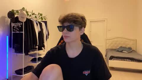 Thomas Hill online show from 2, 11, 2025