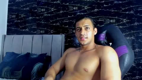 Snapshot of thomas__wayne chatting on 6, 5, 2026 Thomas online show from 6, 5, 2026